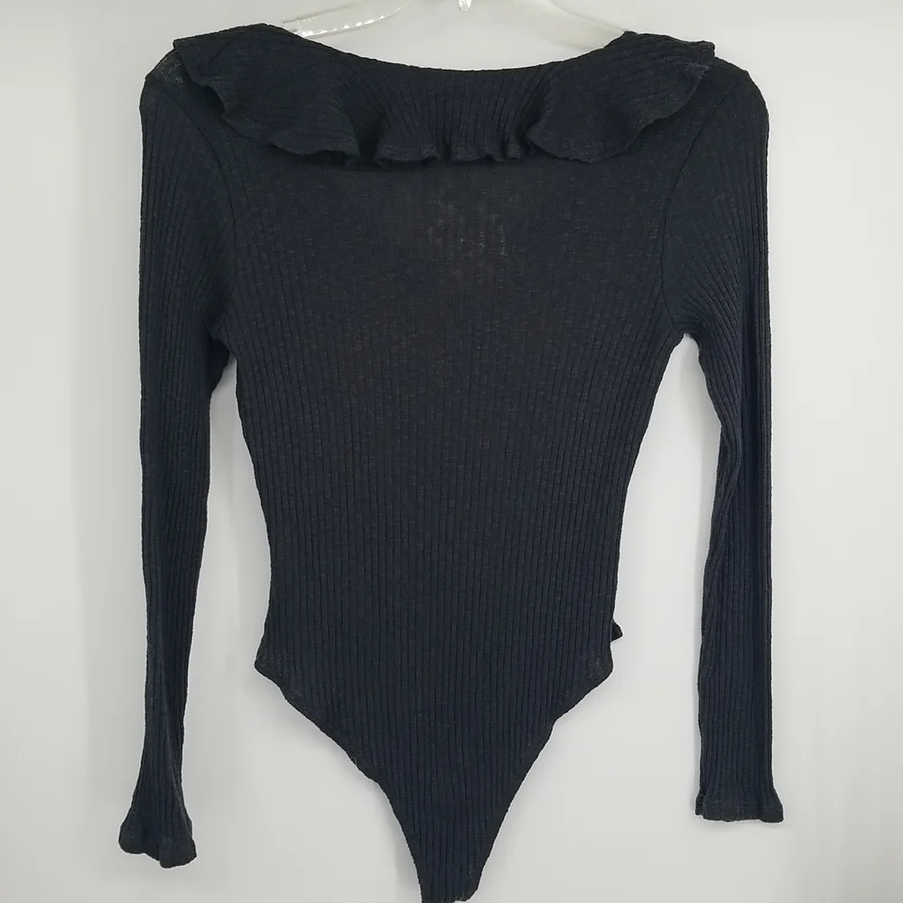 Altar'd State Gray Ribbed Knit Bodysuit w Vneck & Front Ruffle - Picture 4 of 4